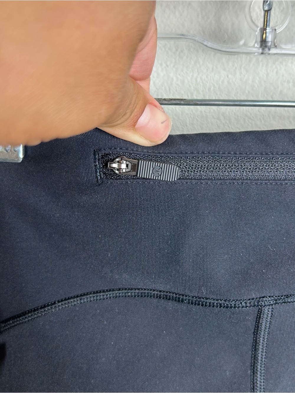 Speed Up Tight Full-on Luxtreme 28" | Reflective Detail | Lululemon | Sz 6 - Picture 8 of 10